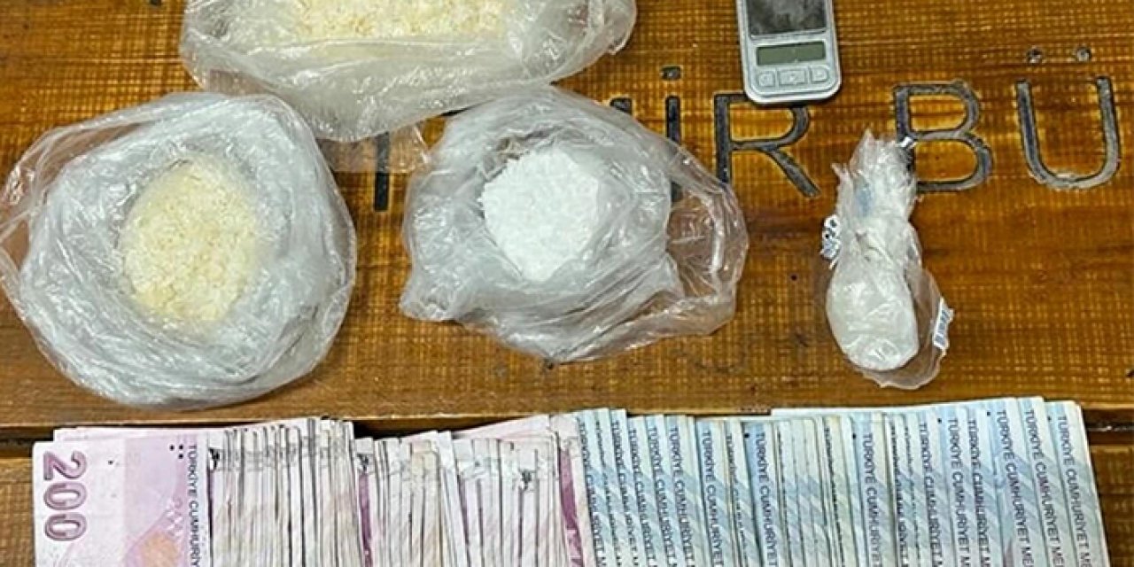 İzmir'de zehre geçit yok: Yüzlerce uyuşturucu yakalandı!