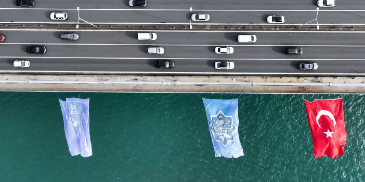 Alper Gezeravcı için köprüye Türk bayrağı asıldı