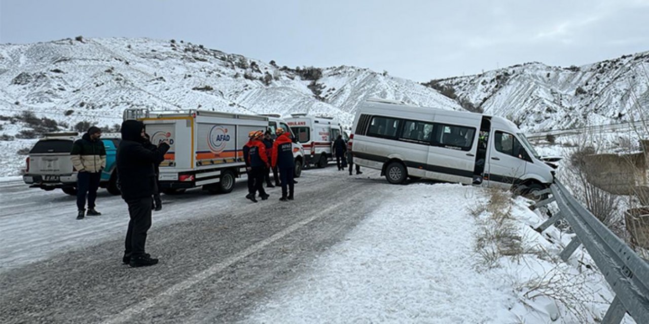 Sivas'ta korkutan kaza: 26 yaralı