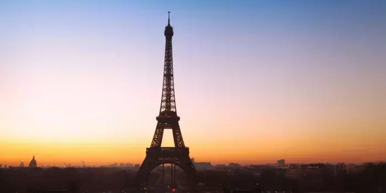 Eyfel Kulesi nerede? Eyfel kulesi yandı mı? Eyfel kulesi yangını gerçek mi?