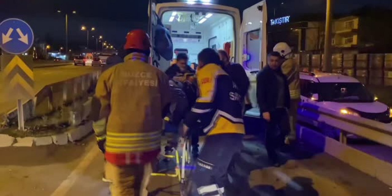 Otomobil bariyerlere çarparak devrildi