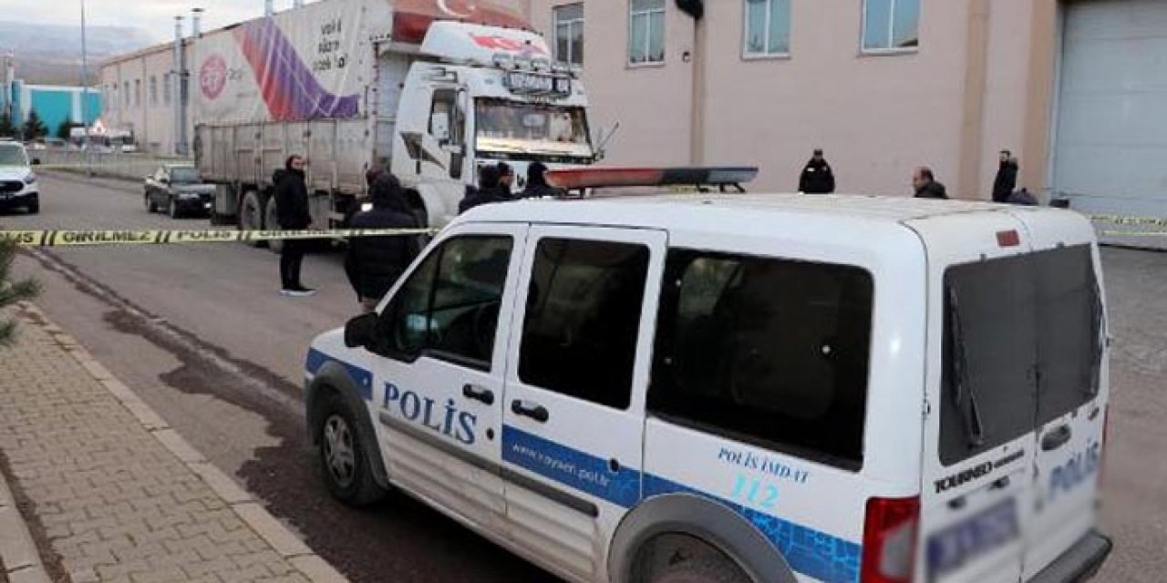 Geri manevra yapan şoför 12 yaşındaki oğlunu ezdi