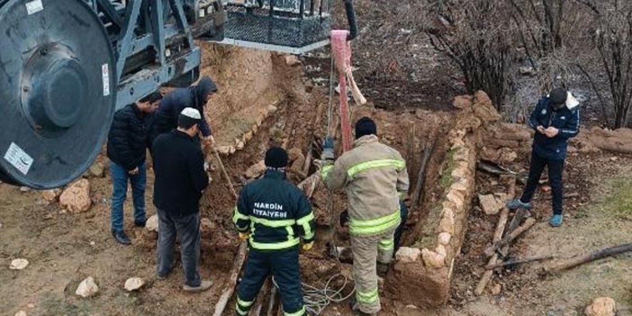 Foseptik çukuruna düşen eşek kurtarıldı