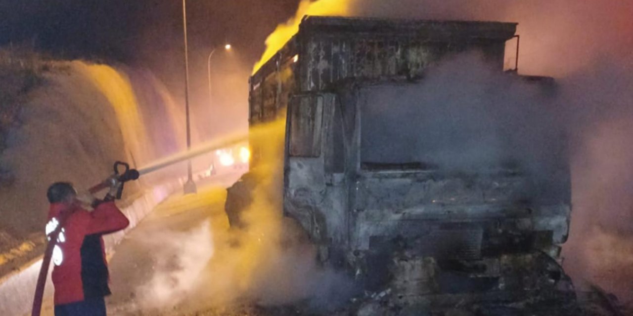 Mersin’de otoyolda hareketli araçta yangın