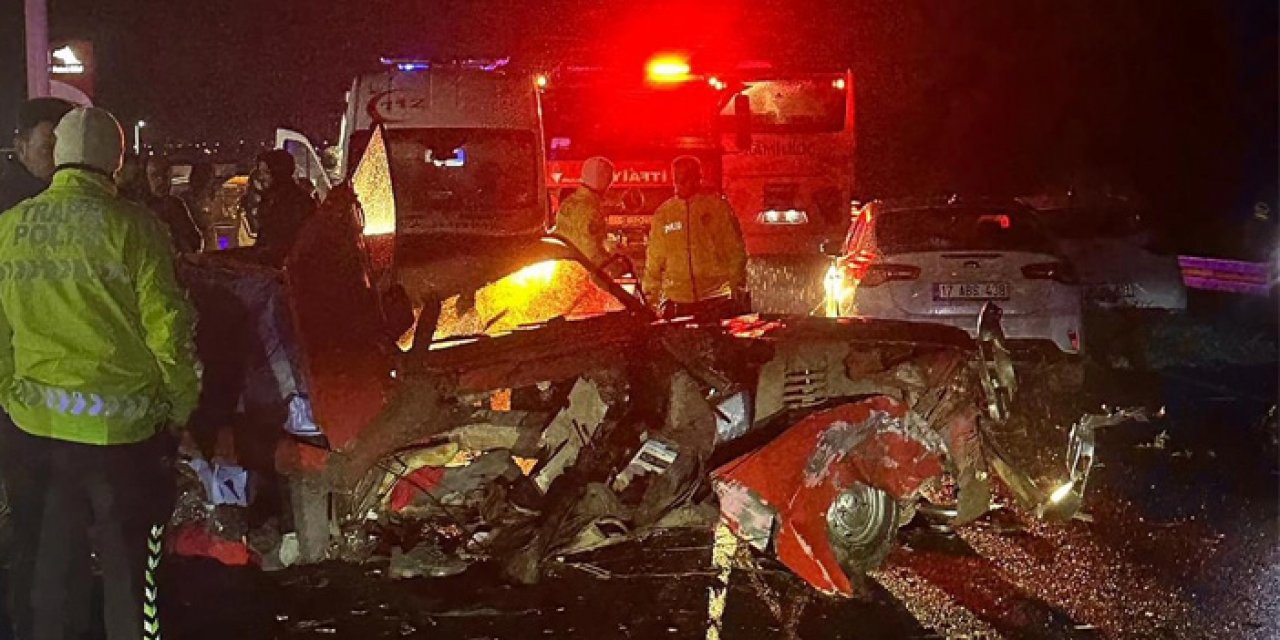 Manisa'da zincirleme kaza: 2 ölü, 4 yaralı