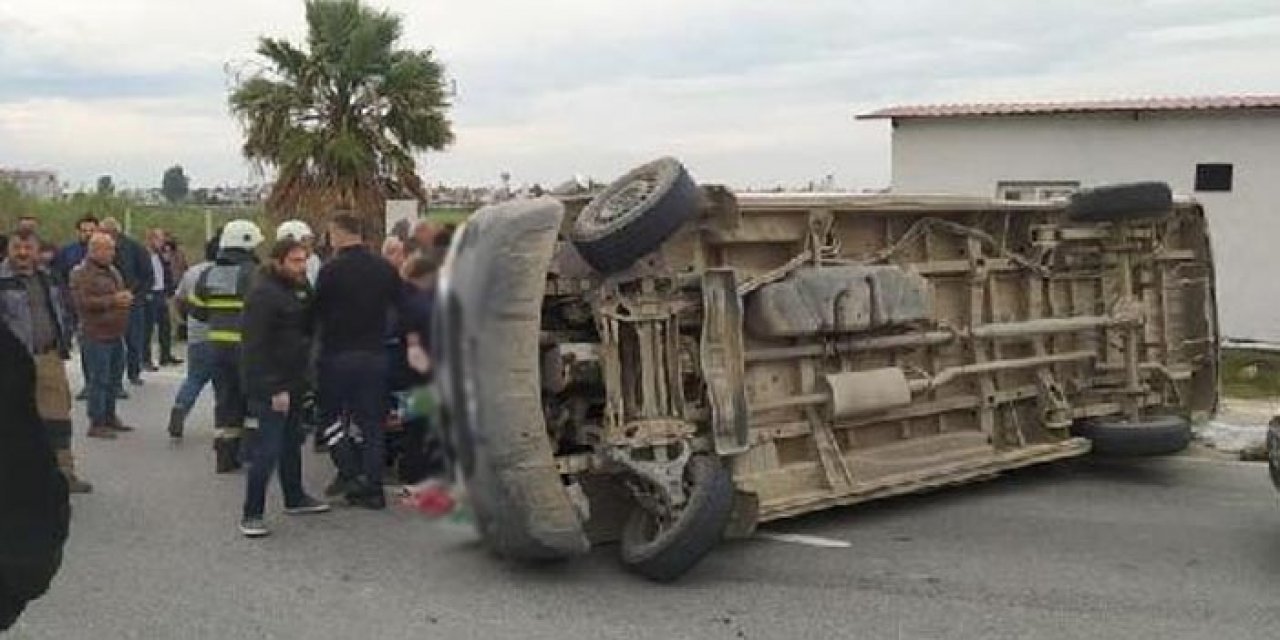 İşçi servisi TIR’a çarpıp devrildi: Ölü ve yaralılar var