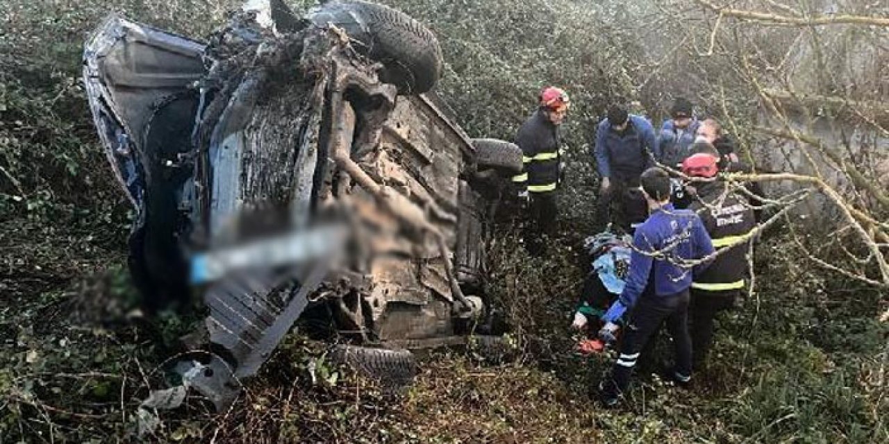 Şarampole uçan otomobil hurdaya dönüştü: 1 bebek öldü