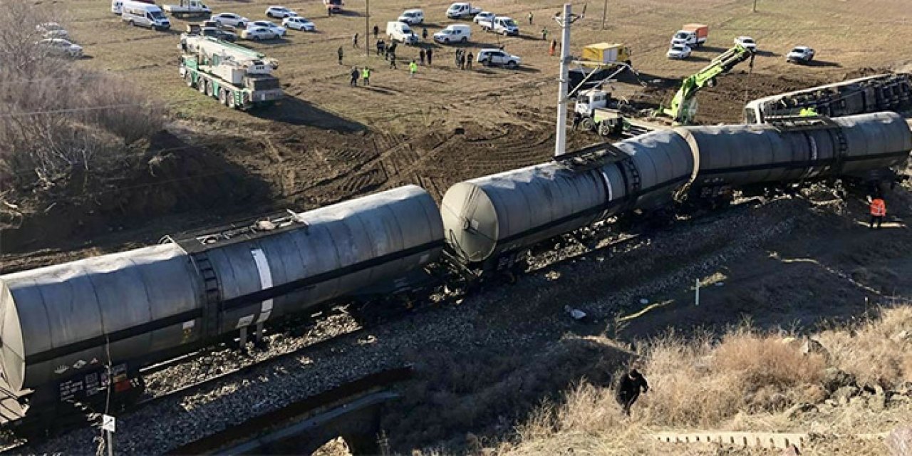 Korkutan tren kazası: 2 makinist yaralı