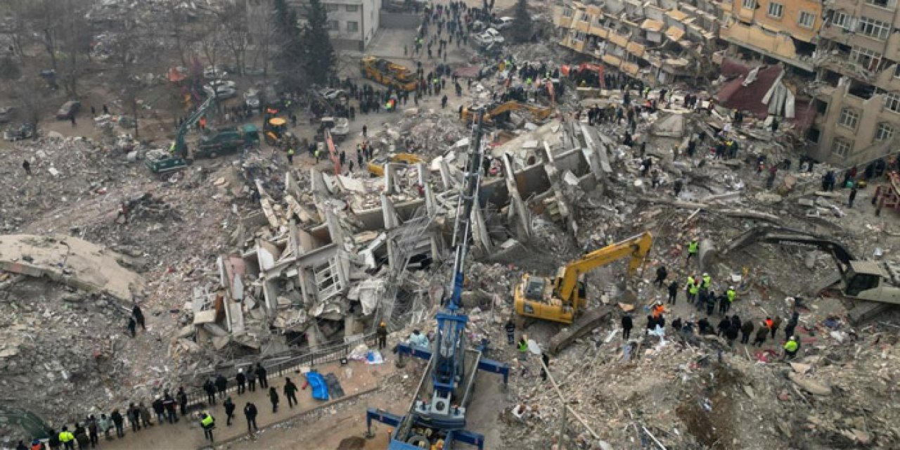Türkiye yine sallandı: Gece yarısı peş peşe depremler