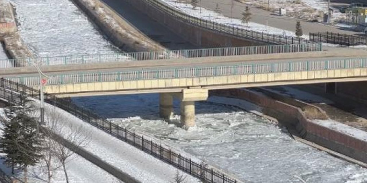 Çoruh Nehri buz tuttu