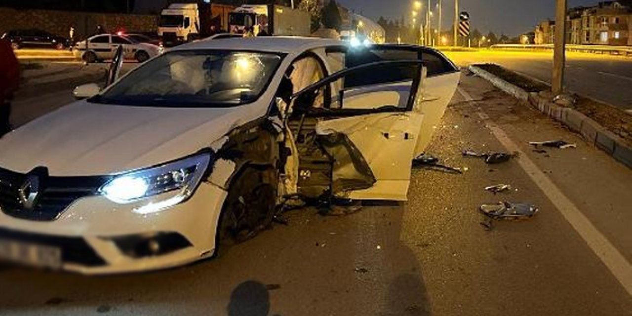 Araçlar birbirine girdi: 4 yaralı