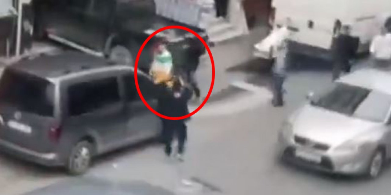 Kadını döven adama uçan tekmeyle müdahale ettiler