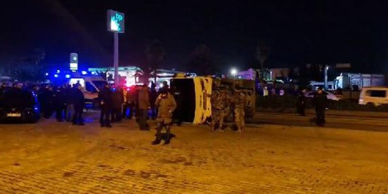 Çevik kuvvet polislerini taşıyan araç devrildi: 11 yaralı