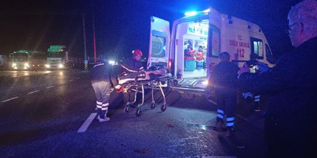 Otostop çektiği araç kaza yaptı: 1'i ağır, 3 yaralı