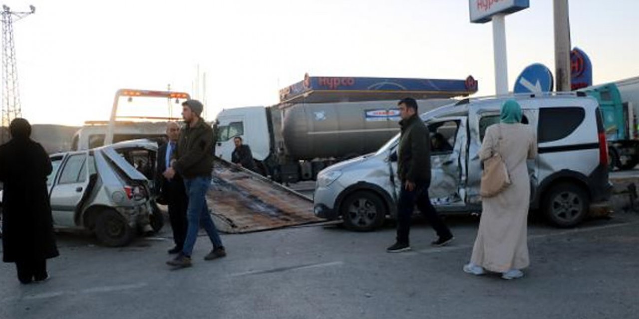 Afyonkarahisar'da zincirleme kaza: 10 yaralı
