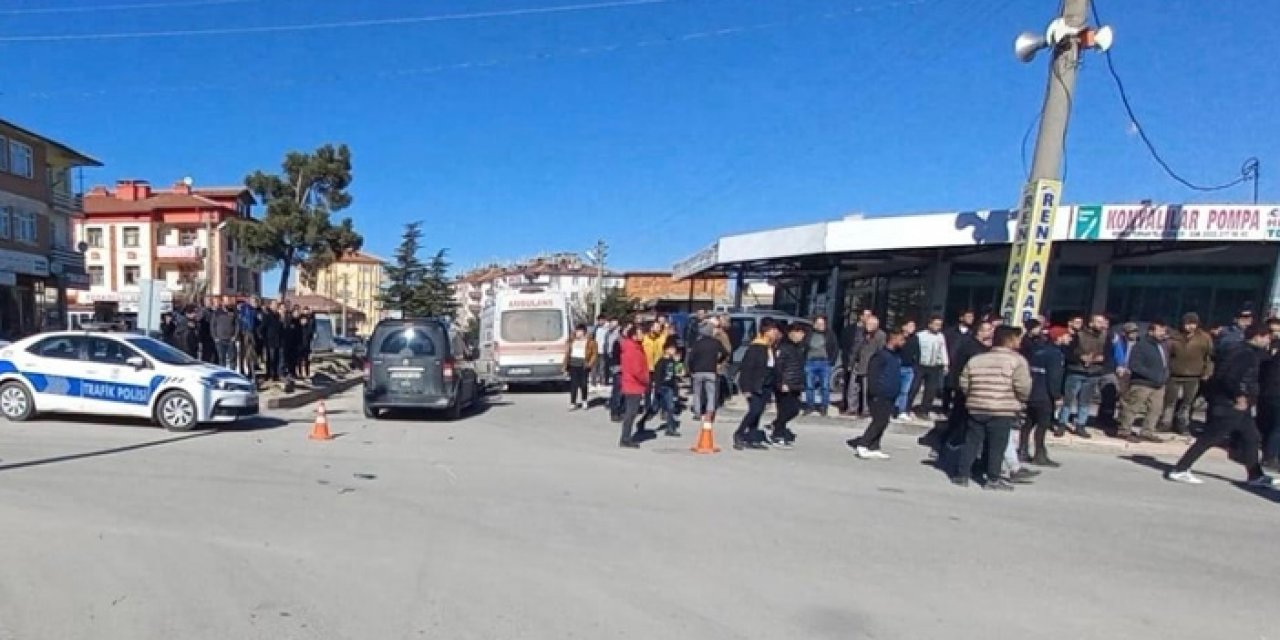 Konya'da feci kaza: Otomobil ile motosiklet çarpıştı