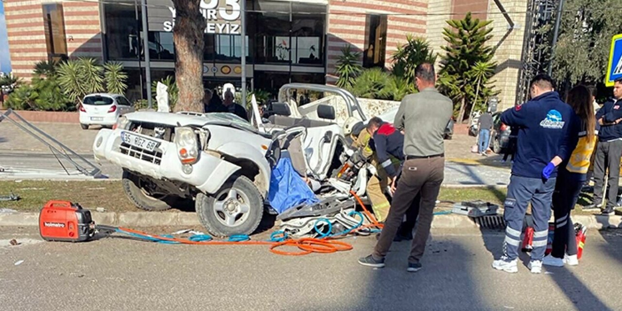 İzmir'de üniversitelinin feci ölümü: Takla atıp ağaca girdi!