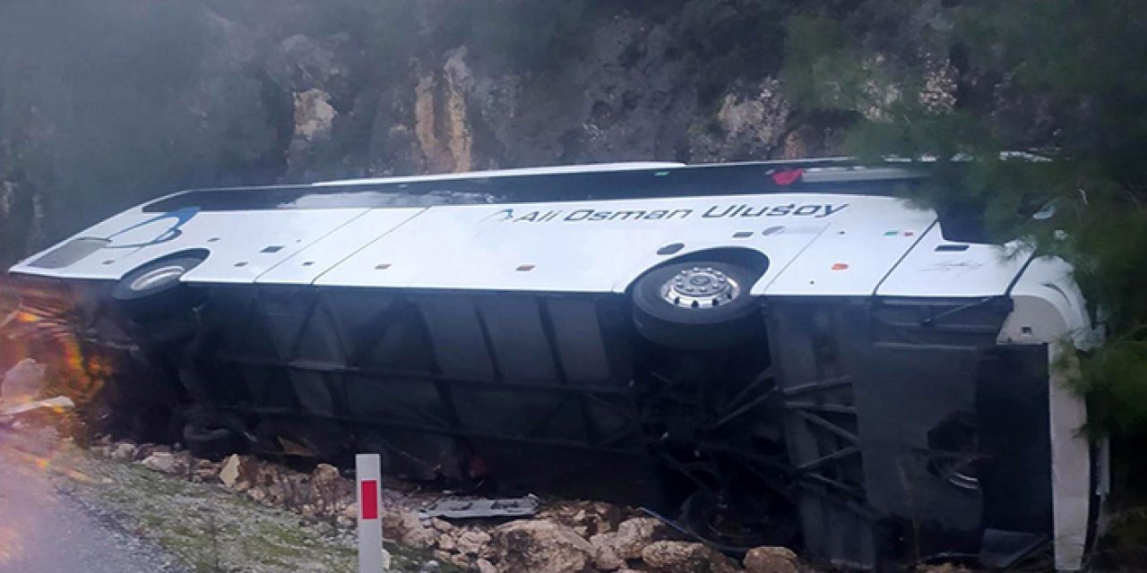 Antalya'da feci kaza: 1'i ağır 20 yaralı