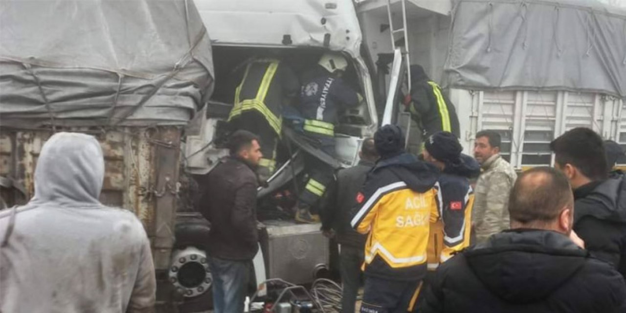 Tırlar birbirine girdi: 1 kişi hayatını kaybetti