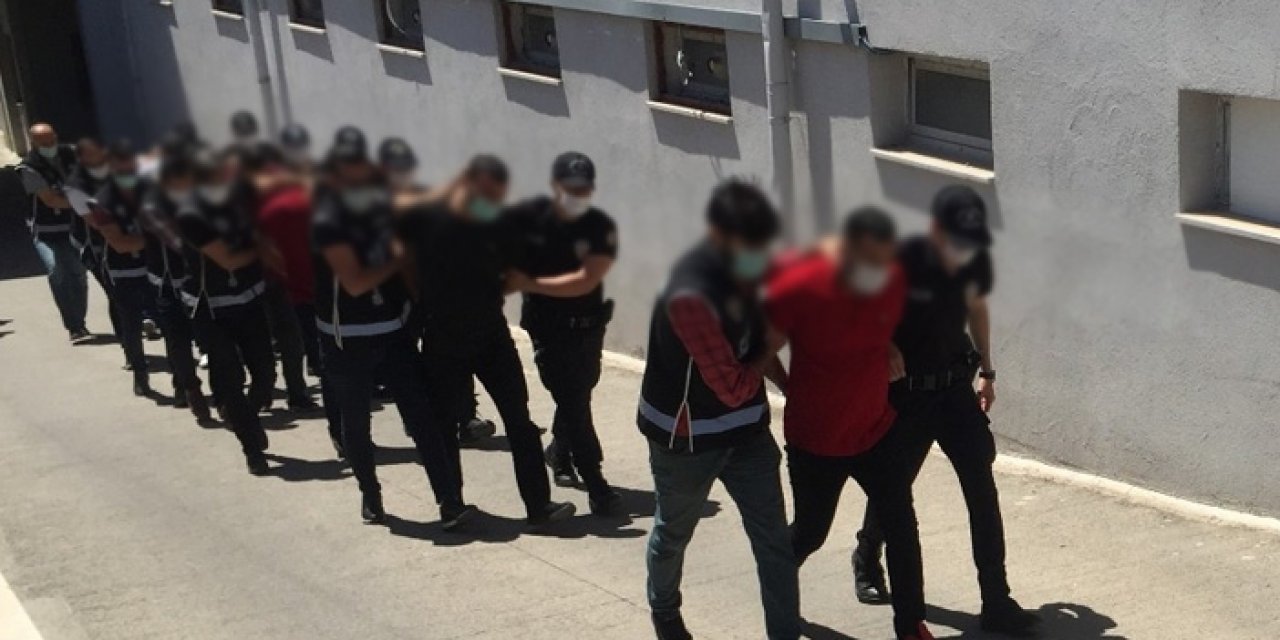 İzmir'de operasyon: 77 kişiye işlem yapıldı