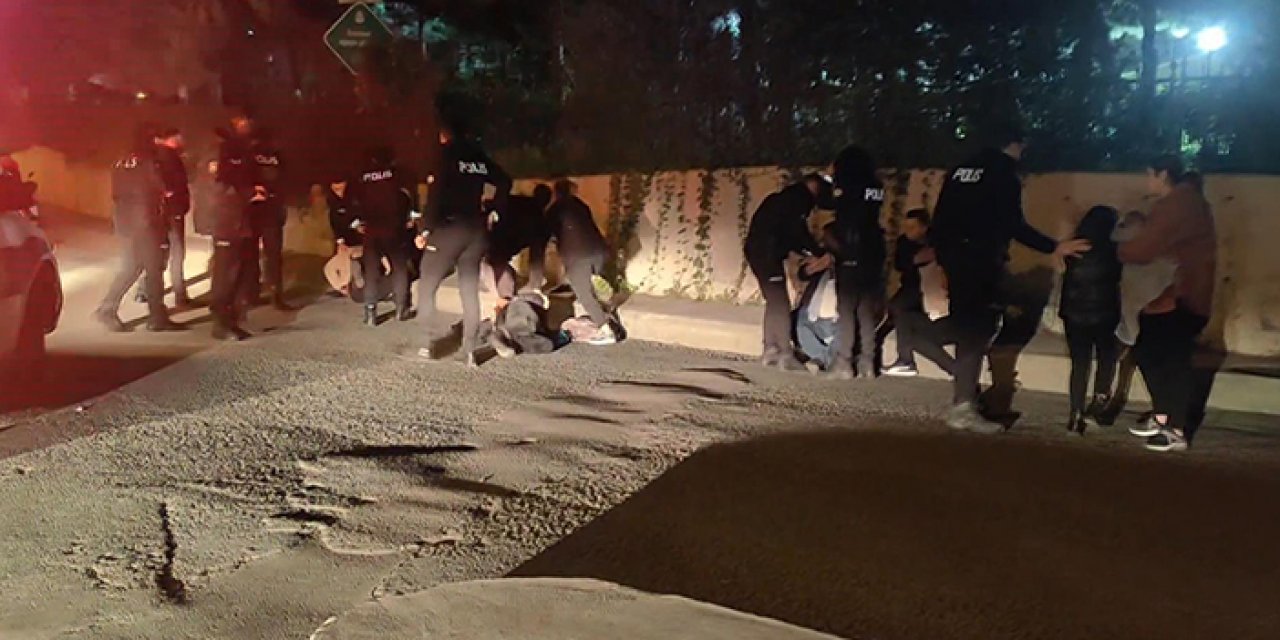 Sokak ortasında kanlı kavga: 1 polis yaralandı