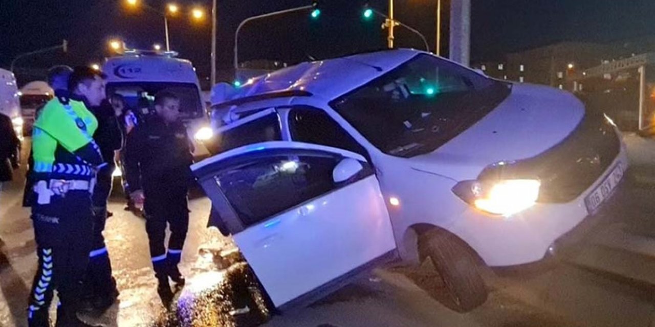 Kırıkkale'de tırla otomobil çarpıştı: 3 yaralı