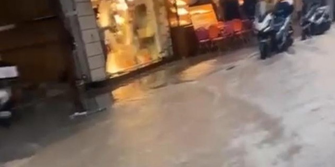 Ünlü tatil merkezi sular altında kaldı