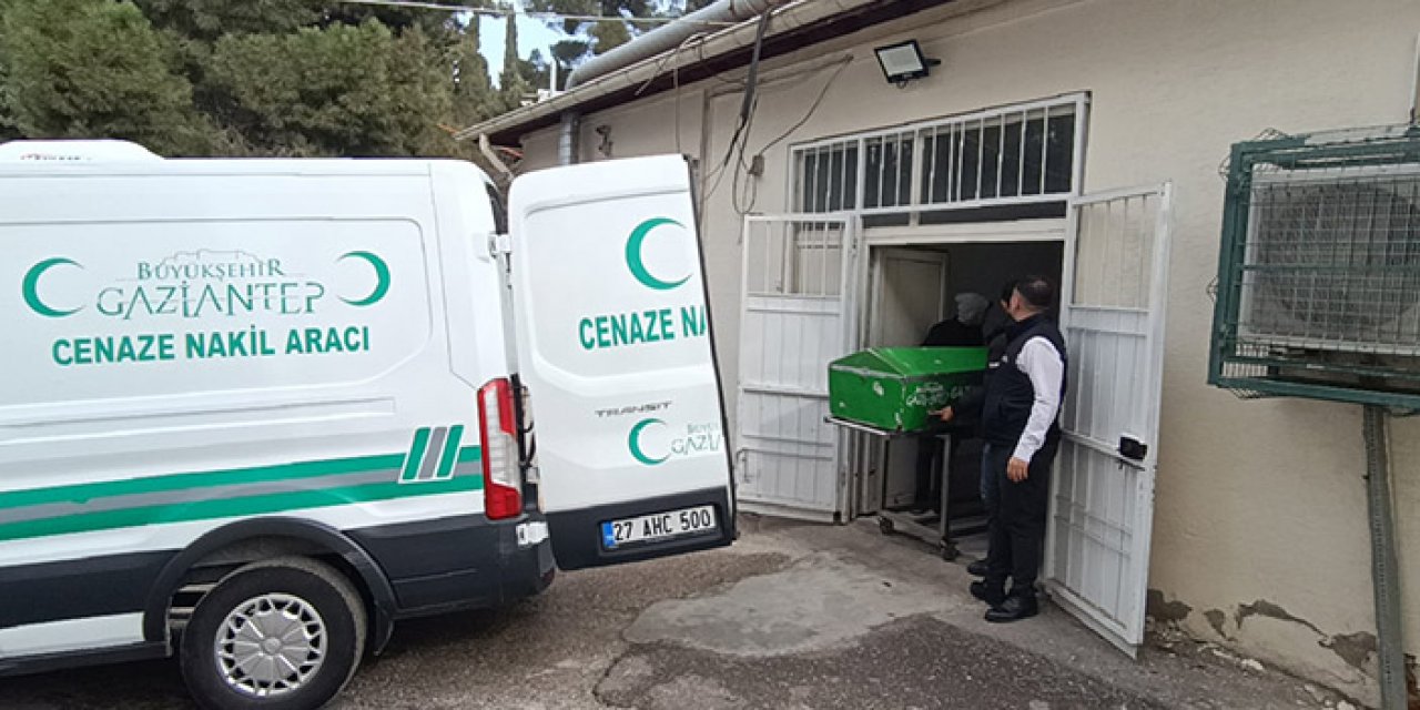 Dini nikahlı eşi ve üvey oğlunu öldürdü