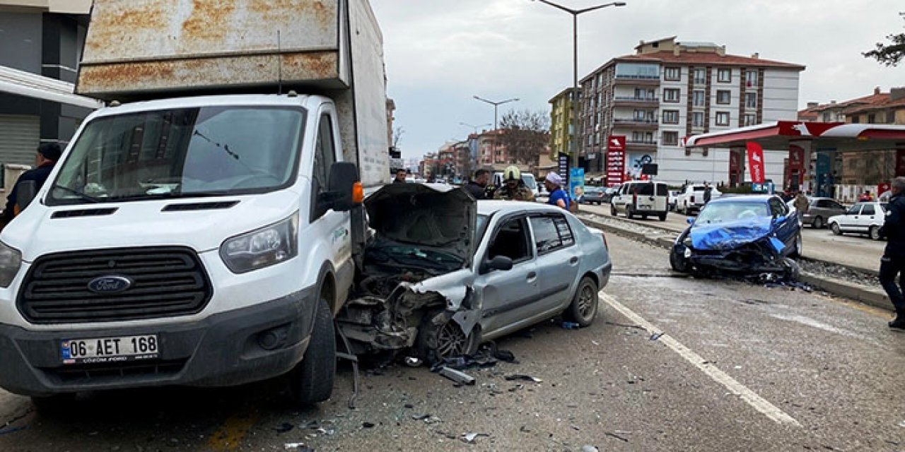 Ankara'da otomobiller kafa kafaya girdi: Çok sayıda yaralı!