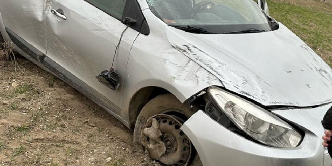 Konya'da feci kaza: Otomobil şarampole devrildi