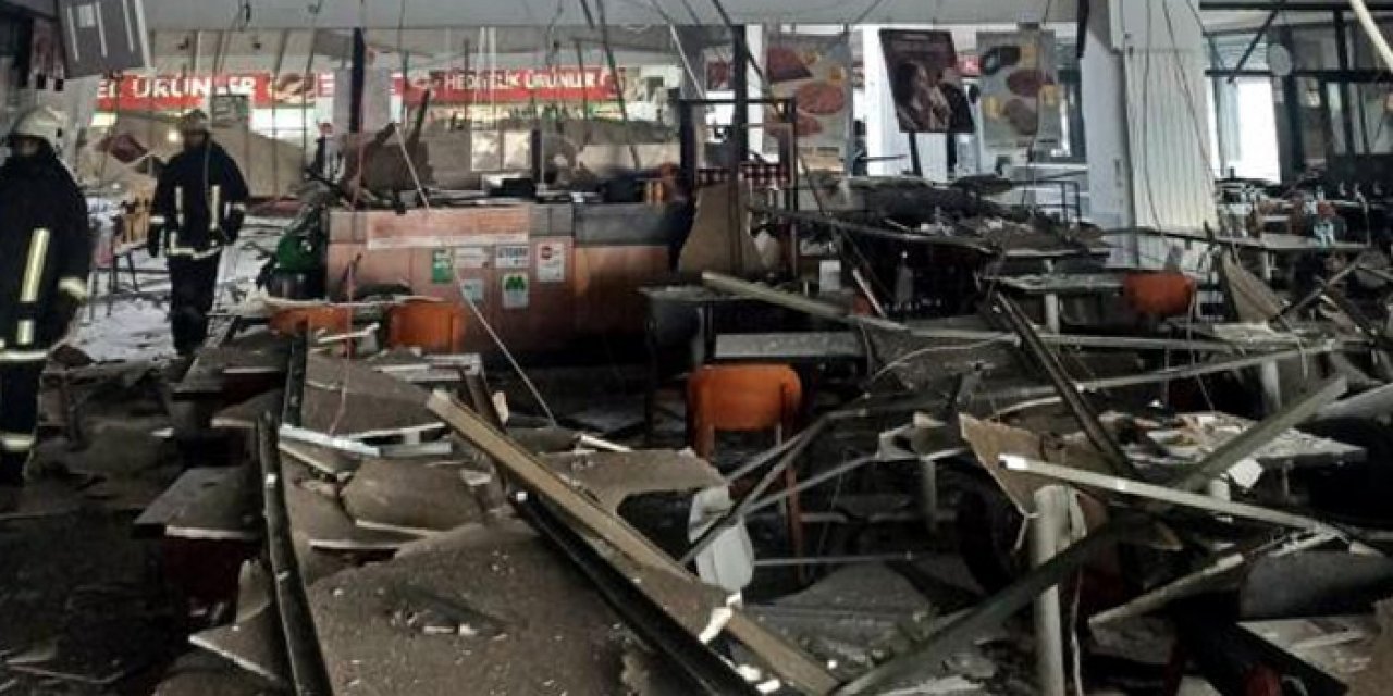 İzmir'de facia: Restoranın asma tavanı çöktü