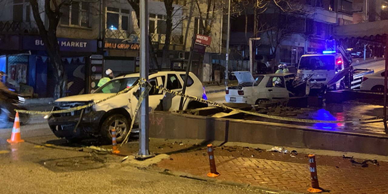 Ankara'da ölümlü kaza: 2 otomobil çarpıştı!