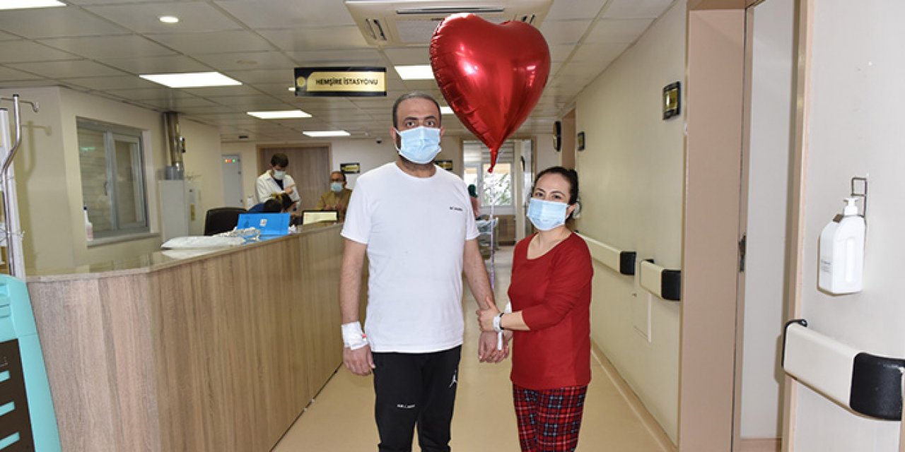 Sevgililer Günü’nde eşine sonsuza dek taşıyacağı bir hediye verdi!