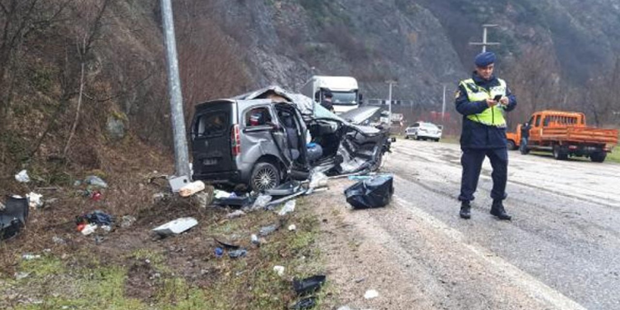 Cenazeye giderken kaza yaptılar: 2 ölü, 3 yaralı