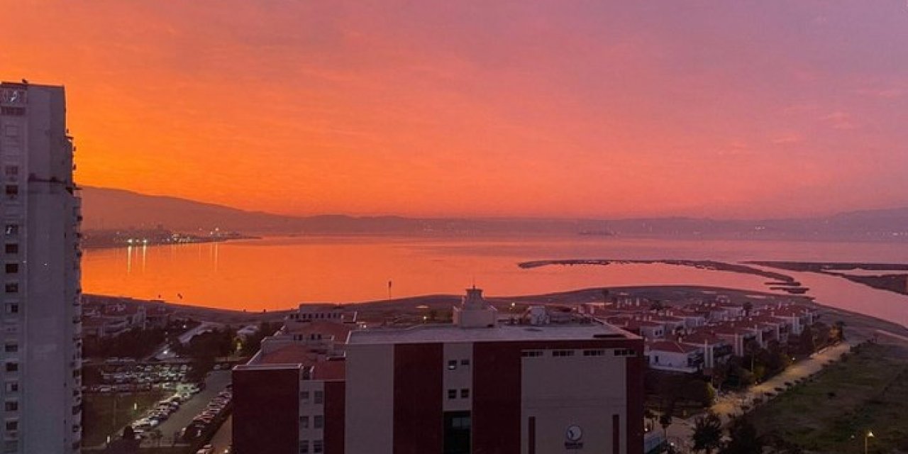 İzmir'de meteor heyecanı: Saniye saniye kaydedildi