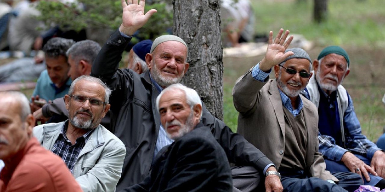 Emekliye müjde: Bayram ikramiyesinin ödeneceği tarih belli oldu!