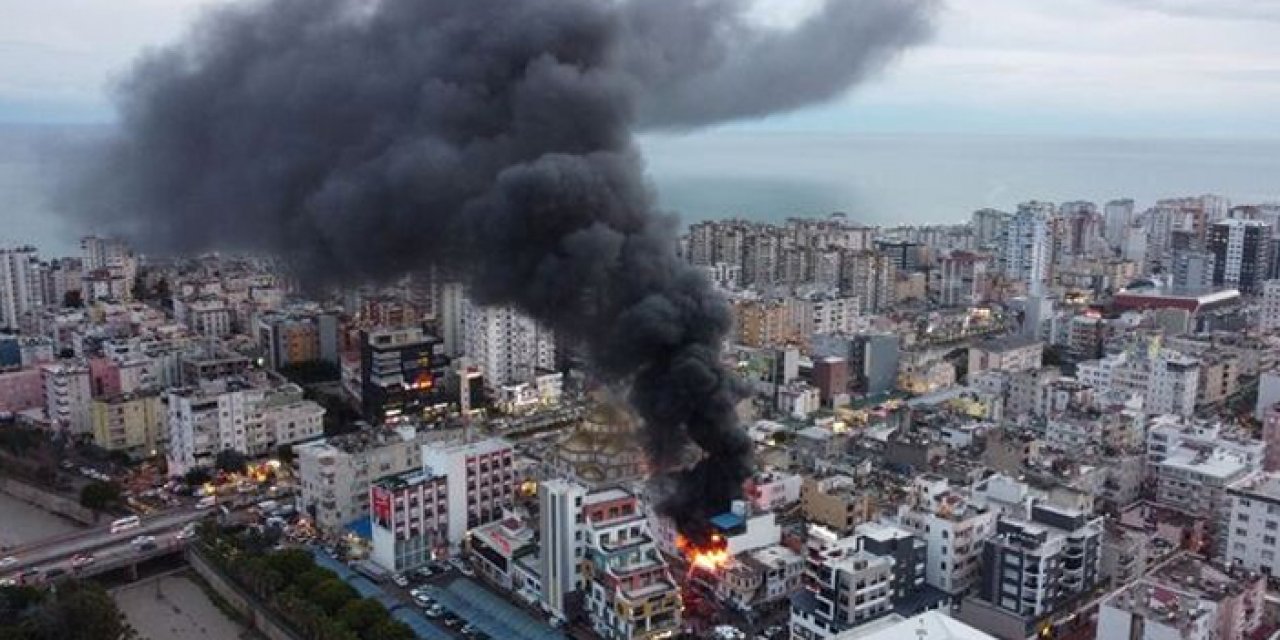 Mersin'de korkutan yangın: Dumanlar gökyüzünü kapladı!