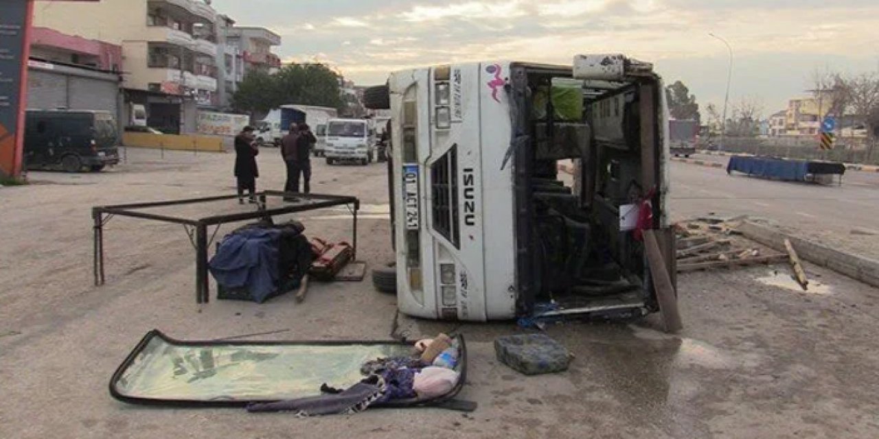 İşçilerin olduğu midibüs devrildi: Yaralılar var