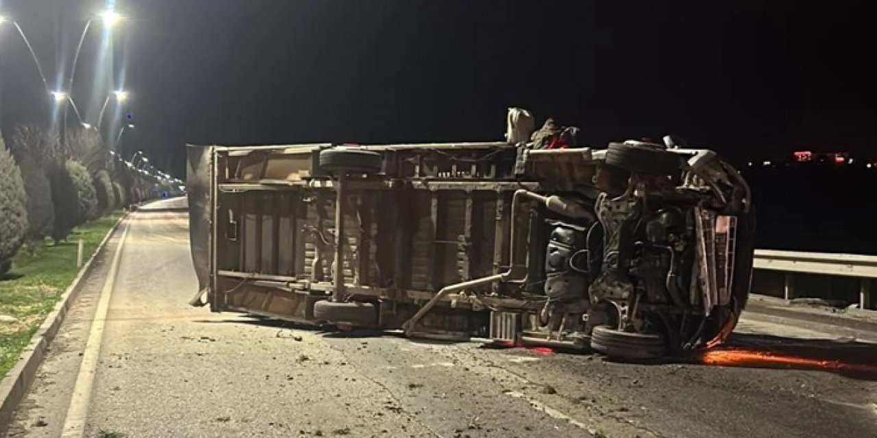 Manisa'da korkutan kaza: Minibüsle beraber devrildi!