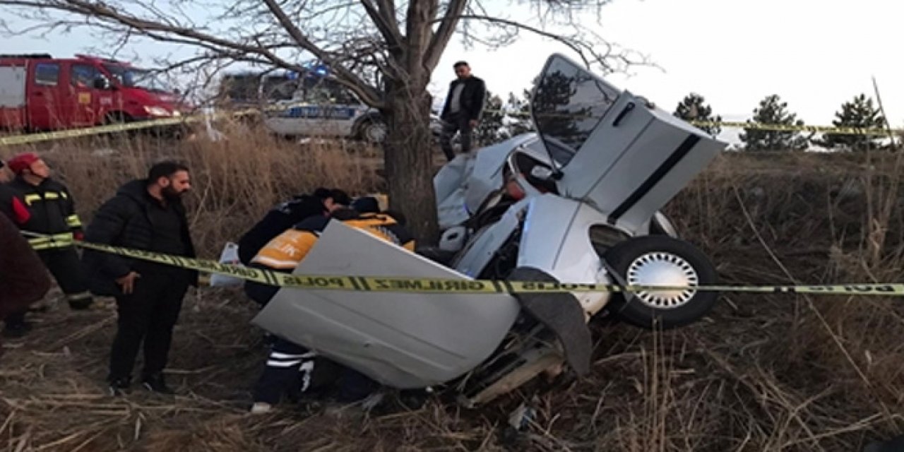Konya'da otomobil ağaca çarptı: 3 ölü, 2 yaralı