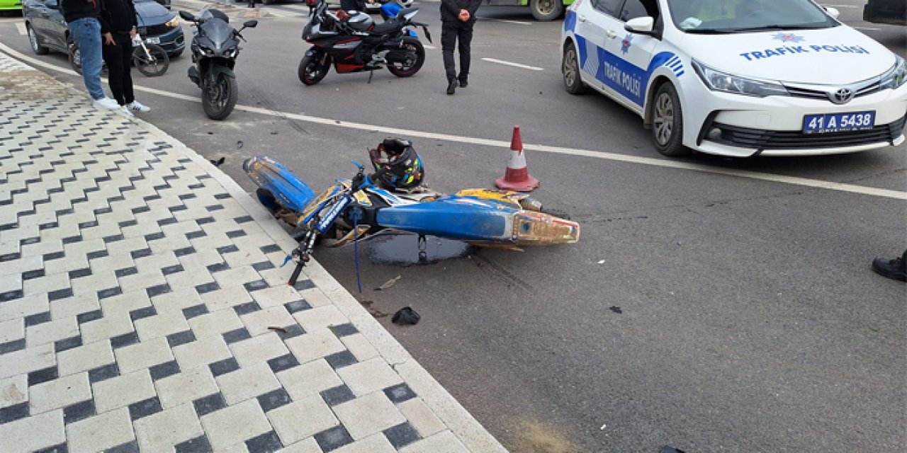 Minibüsle çarpışan motosikletin sürücüsü ağır yaralandı