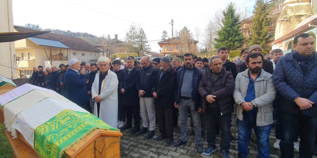 Aynı gün ölen anne ve oğlu toprağa verildi