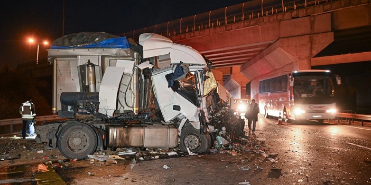 Ankara'da zincirleme kaza: 4 tır birbirine girdi