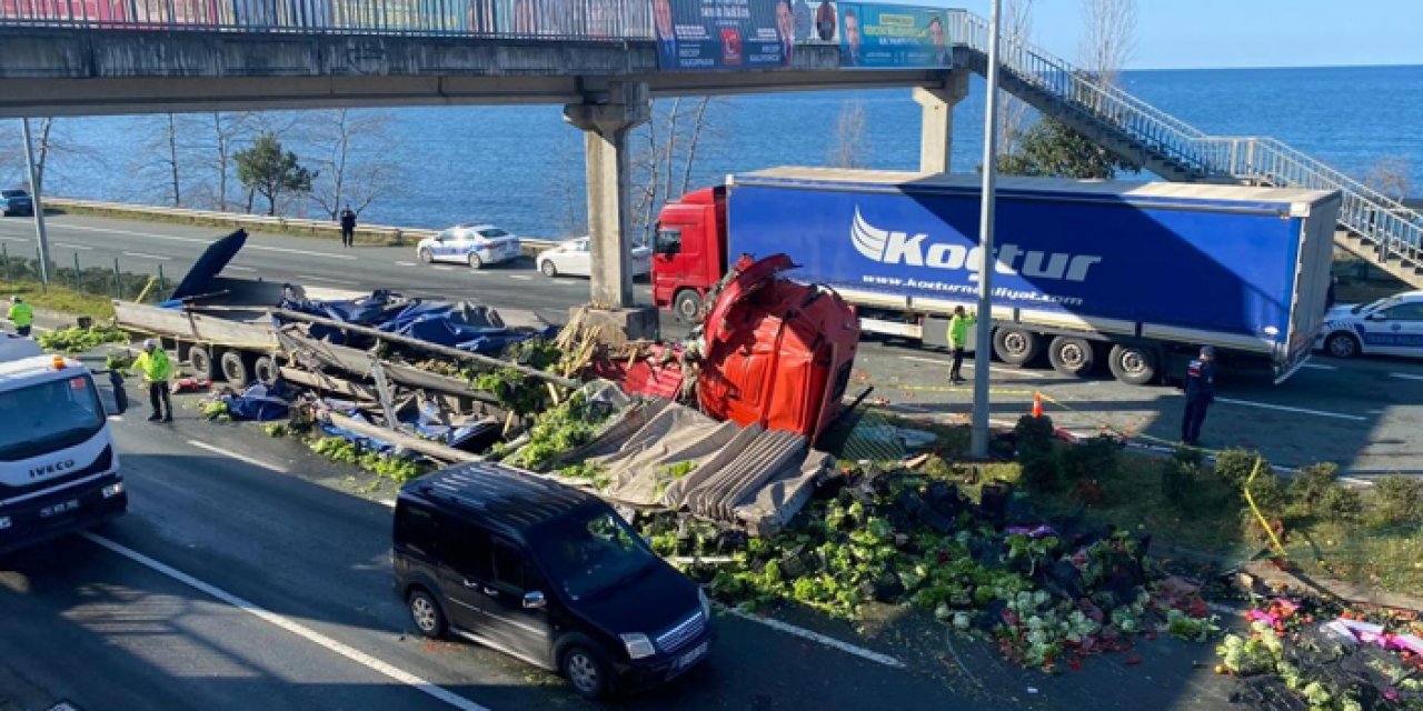 Trabzon'da tır üst geçidin ayağına çarptı