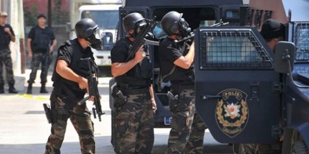 İzmir'de baskın: Suçüstü yakalandılar