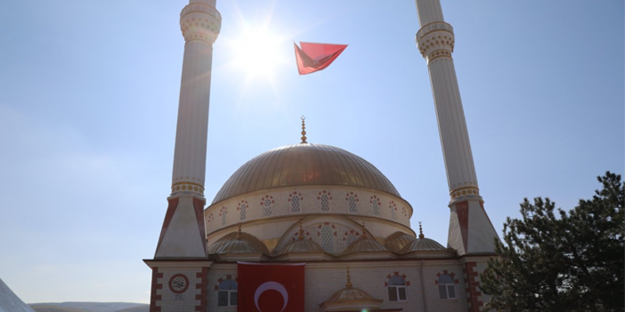 Çubuk'ta Akkuzulu Yıldırım Beyazıt Cami ibadete açıldı