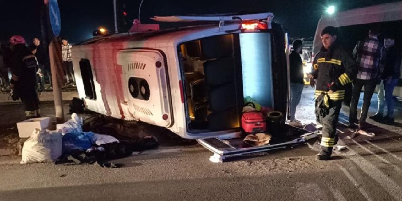 Tekirdağ'da yolcu minibüsü ile otomobil çarpıştı: 15 yaralı
