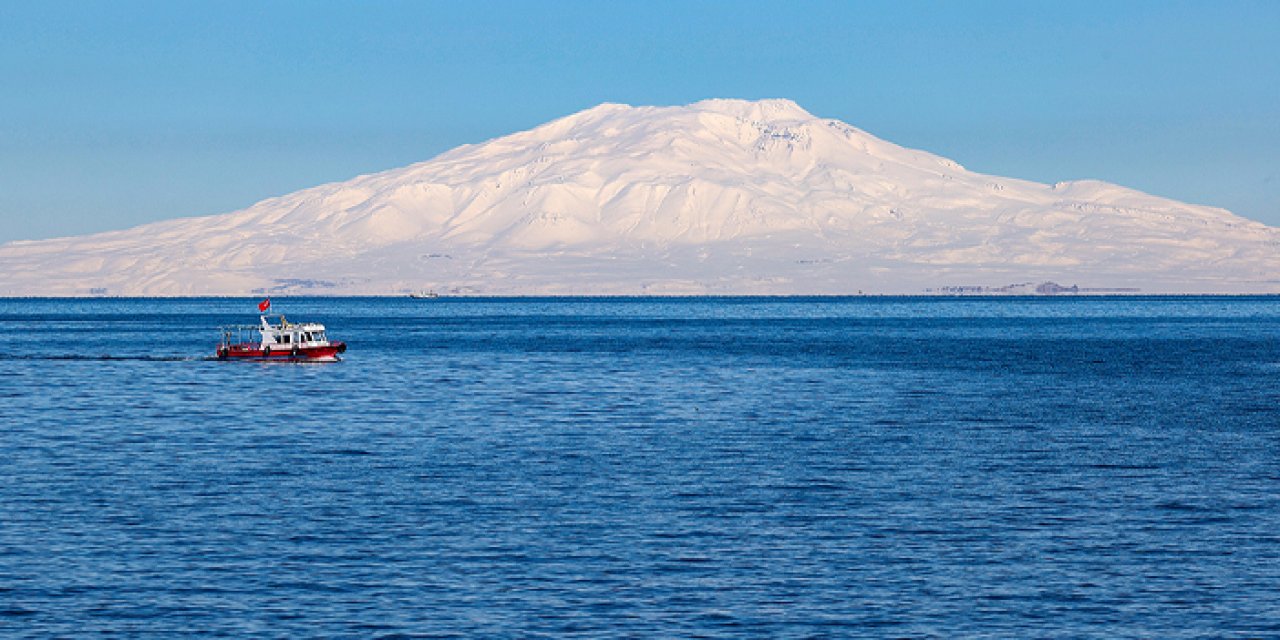 Van Gölü'nün suyuyla sıvı sabun ürettiler