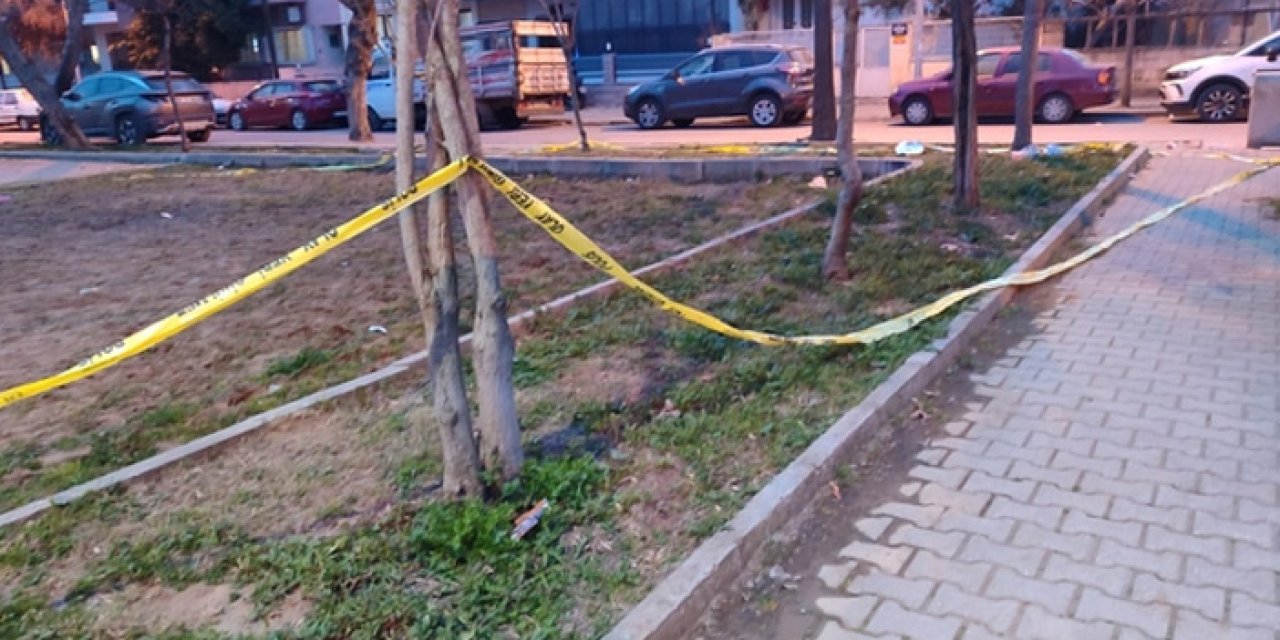 İzmir'de dehşet: Baba ve oğlunu silahla vurdu