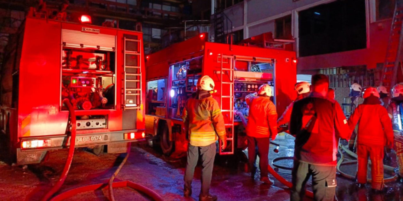 İstanbul'da Kemer üretim atölyesinde yangın!